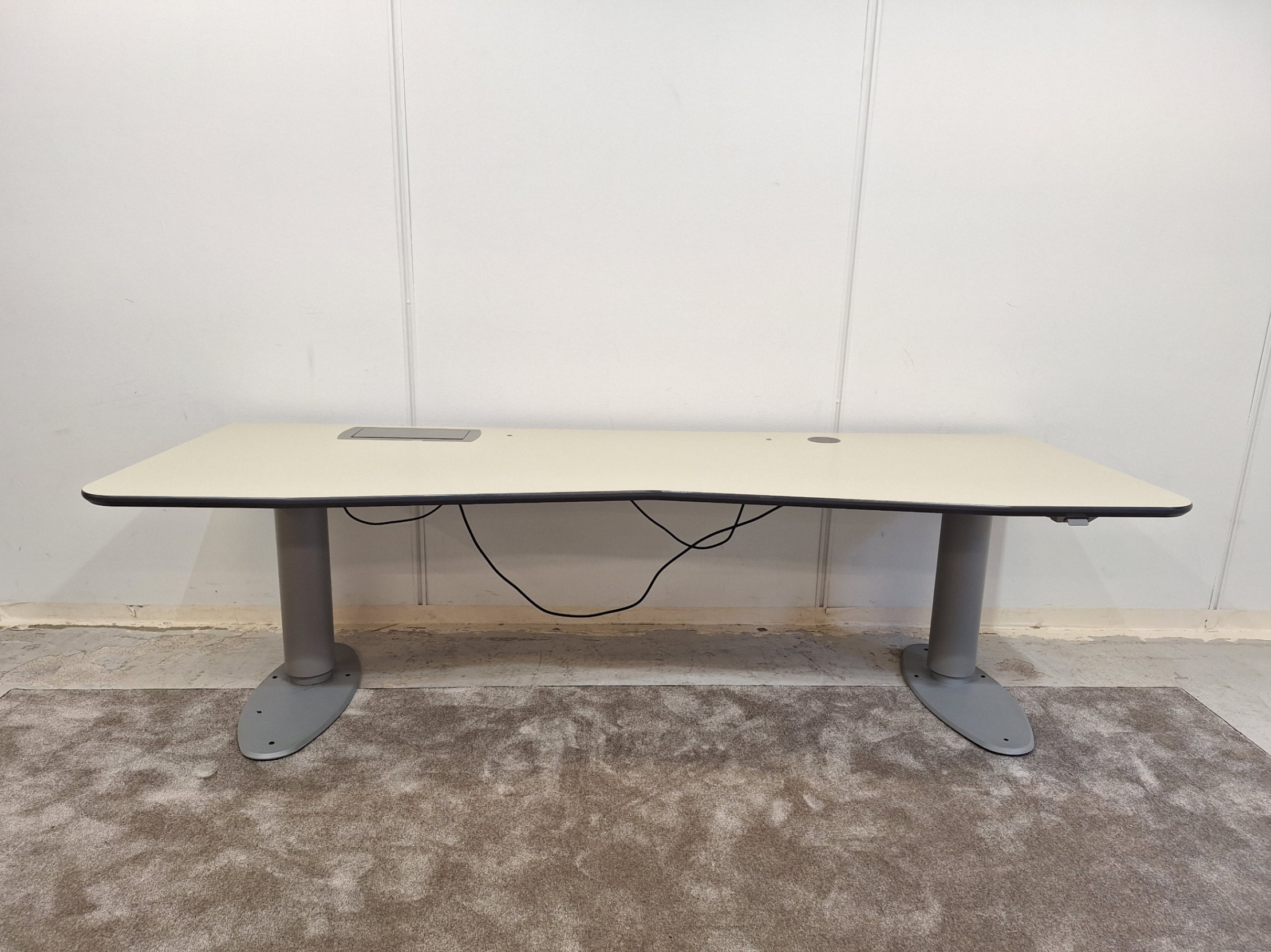 Martela Sähköinen Työpöytä ( Korkeussäädettävä )