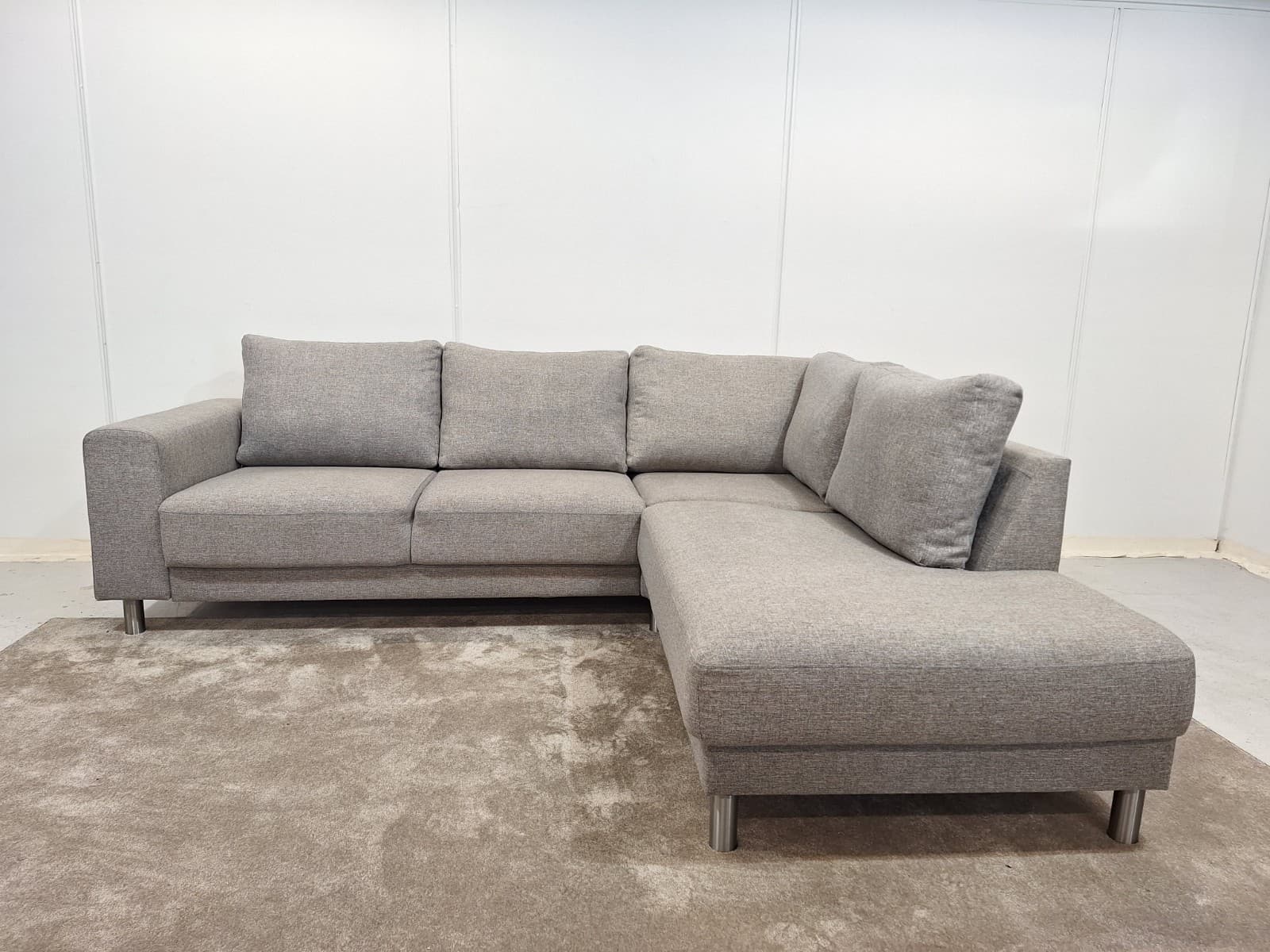 Tyylikäs Kulmasohva