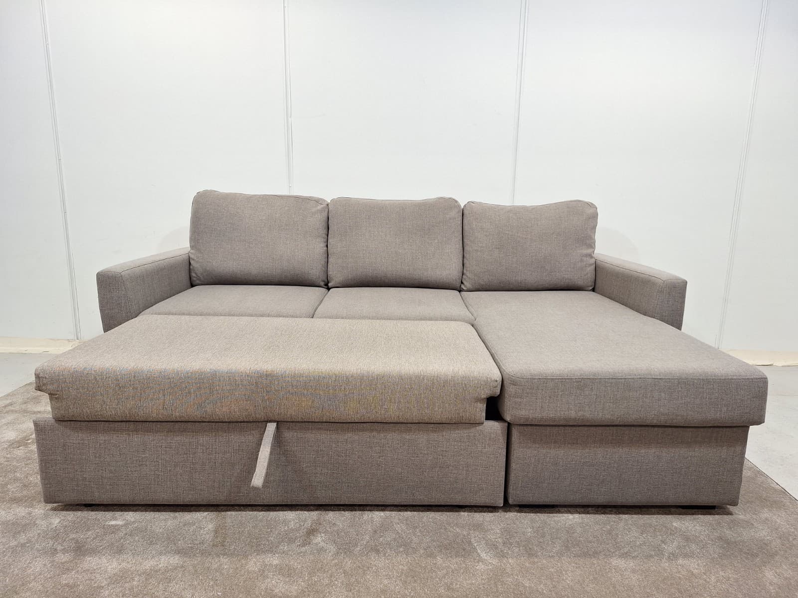 Tyylikäs Vuodesohva