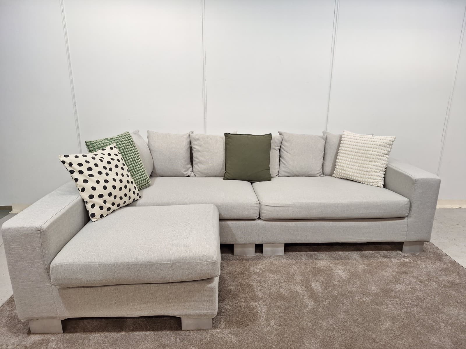 Sohvasi laadukas ja untuva(vain selkätyynyt) Kulmasohva irtopäällisillä