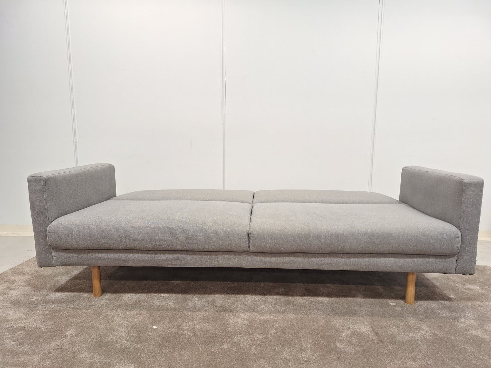 Tyylikäs Vuodesohva